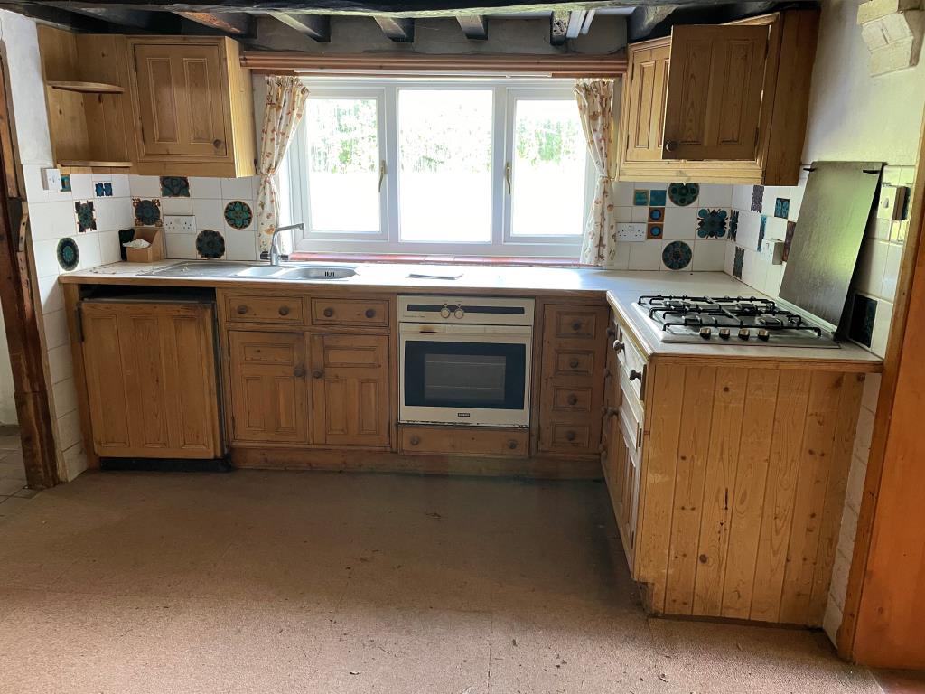 Lot: 69 - CHARACTER COTTAGE IN NEED OF UPDATING AND REPAIR - Kitchen to the side with fitted units